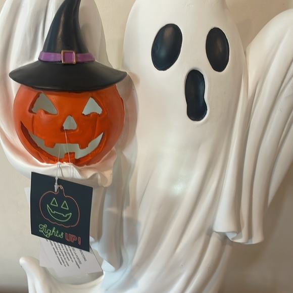 COPY - NEW Halloween 2023 Ghost holding pumpkin Light Up Decor 20” Tall - Picture 2 of 6